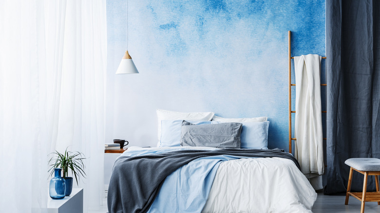 wall with ombre paint